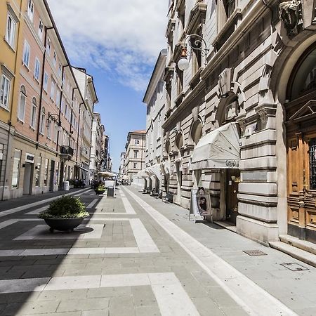 Residenza Degli Artisti Hotell Trieste Exteriör bild