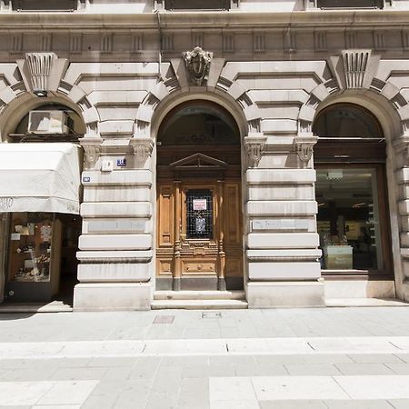 Residenza Degli Artisti Hotell Trieste Exteriör bild